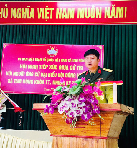 Ông Lê Văn Tám - UVBTV, Chỉ huy trưởng BCH Quân sự xã ứng viên trình bày chương trình hành động