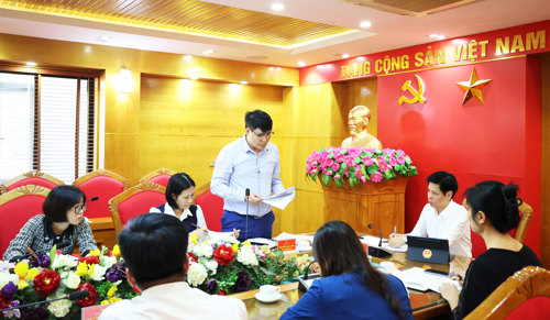 Các đại biểu thảo luận tại hội nghị