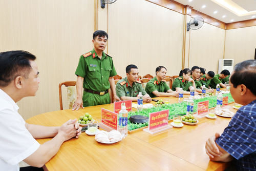 Đồng chí Thiều Quang Lập - UVBTV, Trưởng Công an xã phát biểu cảm ơn sự quan tâm của các đồng chí lãnh đạo Đảng ủy, HĐND, UBND, UBMTTQ xã Tam Nông