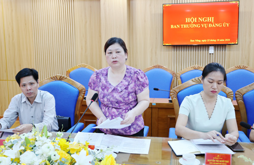 Đồng chí Lê Thị Thu Hiền - UVBTV, Trưởng Ban Xây dựng Đảng phát biểu tại cuộc họp