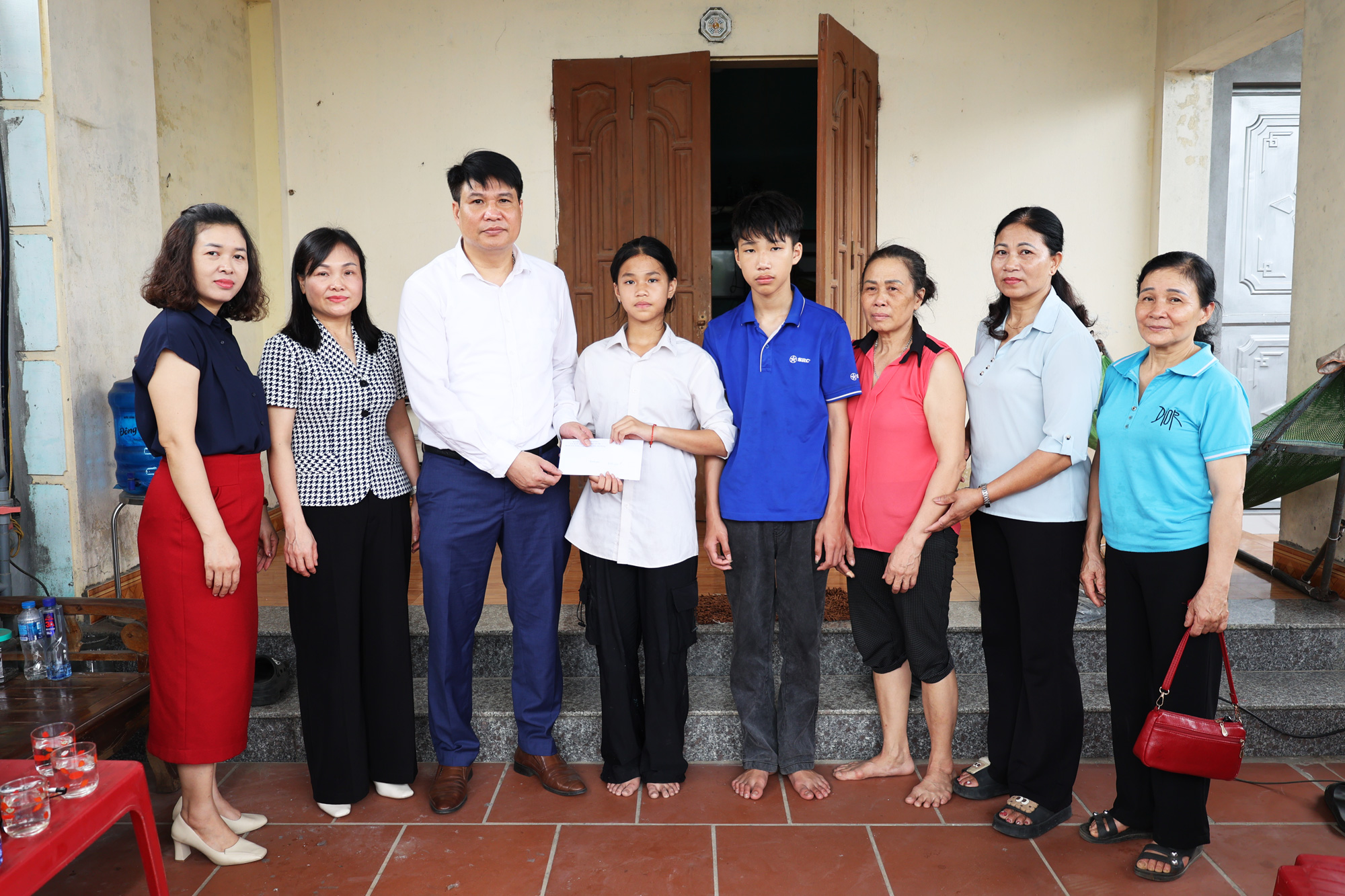 UBMTTQ xã và TYM Tam Nông kịp thời hỗ trợ trẻ em có hoàn cảnh đặc biệt khó khăn.