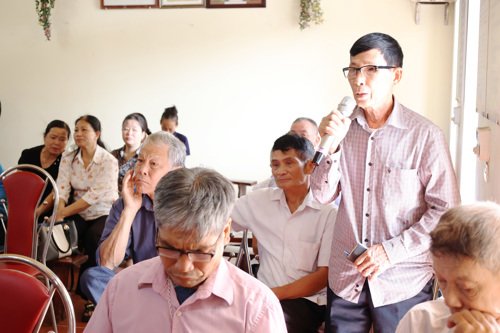 Đại diện cử tri khu 10 phát biểu ý kiến