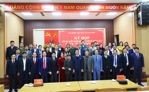 Các đại biểu chụp ảnh lưu niệm tại kỳ họp