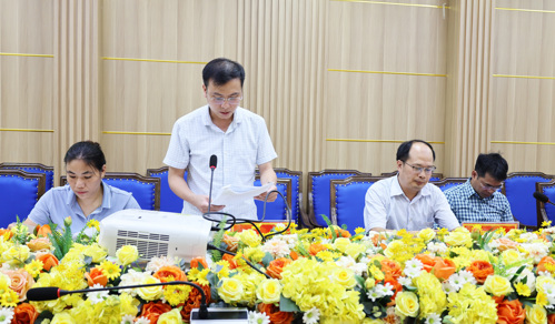 Lãnh đạo Văn phòng HĐND&UBND xã phát biểu ý kiến tại hội nghị