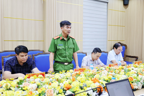 Đồng chí Thiều Quang Lập - UVBTV, Trưởng Công an xã Tam Nông phát biểu tại buổi làm việc