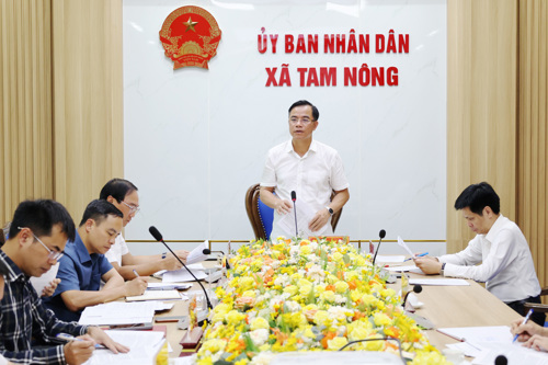 Đồng chí Quách Hải Lý - Bí thư Đảng ủy, Chủ tịch HĐND xã phát biểu chỉ đạo