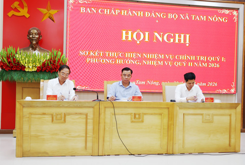 Chủ trì hội nghị