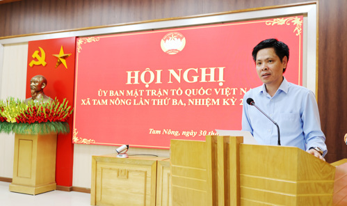 Đồng chí Nguyễn Tuấn Ngọc - Phó Bí thư Thường trực Đảng ủy xã Tam Nông phát biểu chỉ đạo tại hội nghị