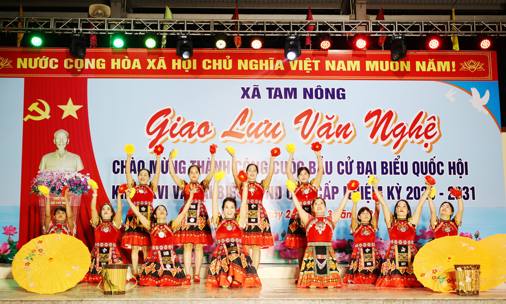 SÔI ĐỘNG ĐÊM GIAO LƯU VĂN NGHỆ CHÀO MỪNG THÀNH CÔNG BẦU CỬ QUỐC HỘI VÀ HĐND CÁC CẤP