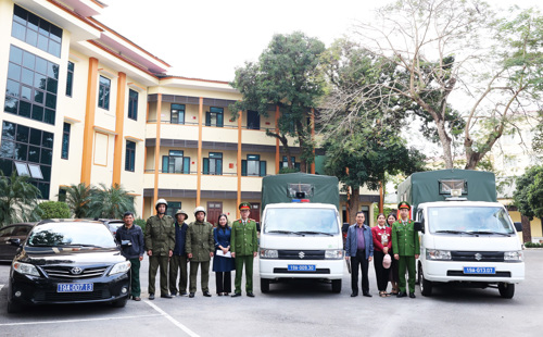 Ban ATGT xã Tam Nông ra quân giải tỏa hành lang ATGT trên địa bàn