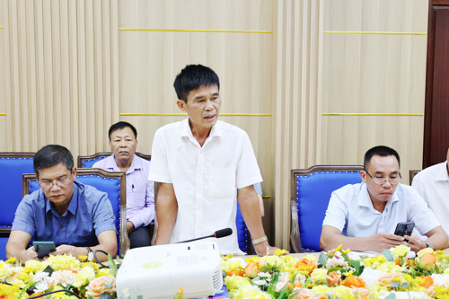 Trưởng thôn 4 phát biểu tại hội nghị