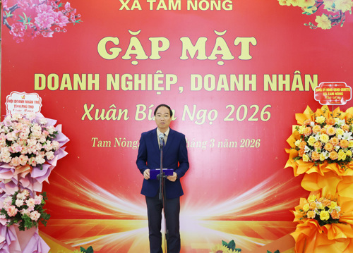 Đồng chí Đỗ Hùng Sơn - PBT Đảng ủy, Chủ tịch UBND xã Tam Nông phát biểu chúc mừng Hội Doanh nghiệp Tam Nông và các Doanh nhân
