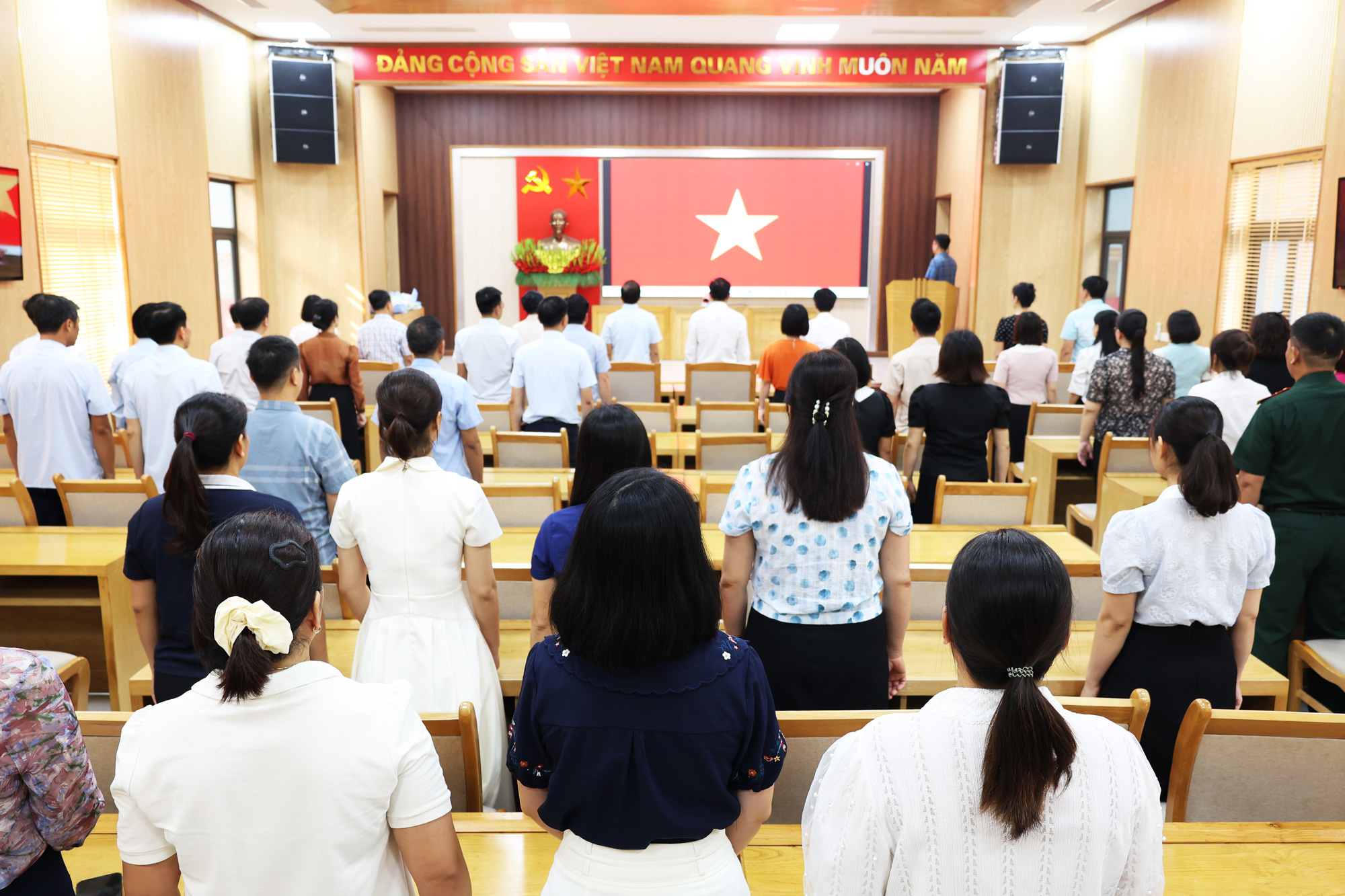 Trang nghiêm Lễ chào cờ đầu tháng 6 và triển khai nhiệm vụ trọng tâm.