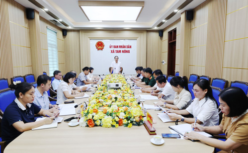 Toàn cảnh hội nghị dưới sự chủ trì của đồng chí Đỗ Hùng Sơn - Phó Bí thư, Chủ tịch UBND xã Tam Nông
