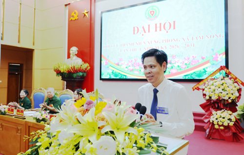 Đồng chí Nguyễn Tuấn Ngọc - PBTThường trực Đảng ủy xã Tam Nông phát biểu chúc mừng Đại hội