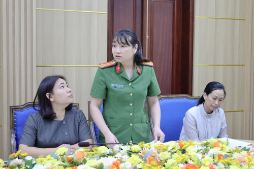 Lãnh đạo Công an xã phát biểu ý kiến về thực hiện NQ57