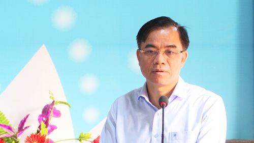 Ông Quách Hải Lý - Bí thư Đảng ủy, Chủ tịch HĐND xã Tam Nông trình bày chương trình hành động