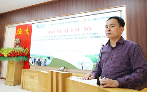 Ông Nguyễn Ngọc Minh - UVBTV, Phó Chủ tịch UBND xã Tam Nông phát biểu tại hội nghị