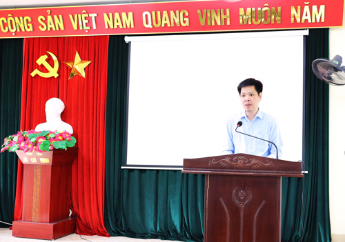 Đồng chí Nguyễn Tuấn Ngọc - Phó Bí thư Thường trực Đảng ủy xã Tam Nông dự và phát biểu khai mạc lớp học