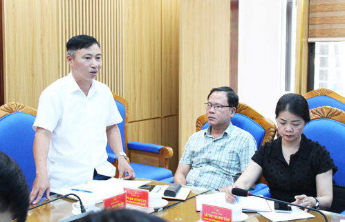 Đồng chí Bùi Anh Tuấn - ĐUV, Phó Chủ tịch UBMTTQ đồng thời là Chủ tịch Hội CCB xã phát biểu tại hội nghị