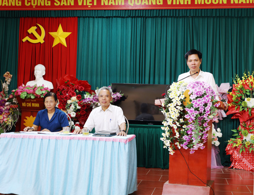 Đồng chí Nguyễn Tuấn Ngọc - Phó Bí thư Thường trực Đảng ủy xã phát biểu chỉ đạo tại cuộc hop