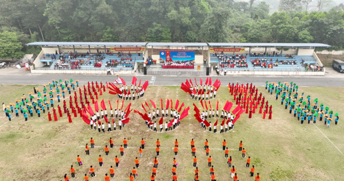 Mà đồng dieeunx đặc sắc của 300 học sinh Trường THCS Hưng Hóa