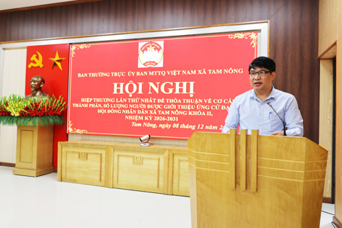 Đồng chí Nguyễn Khắc Long - UVBTV, Chủ tịch UBMTTQ xã Tam Nông chủ trì hội nghị