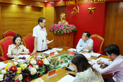 Đồng chí Đỗ Hùng Sơn - PBT Đảng ủy, Chủ tịch UBND xã phát biểu tại hội nghị