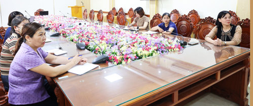 Đồng chí Cao Thị Thu Phương - Uỷ viên Ban Thường vụ, Phó Chủ tịch UBND xã tham dự lớp tập huấn